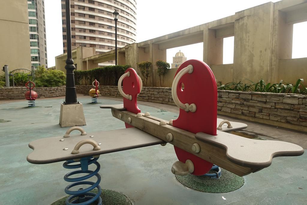 Luxury Condo At Forbeswood Parklane The Fort Bgc Makati City Buitenkant foto