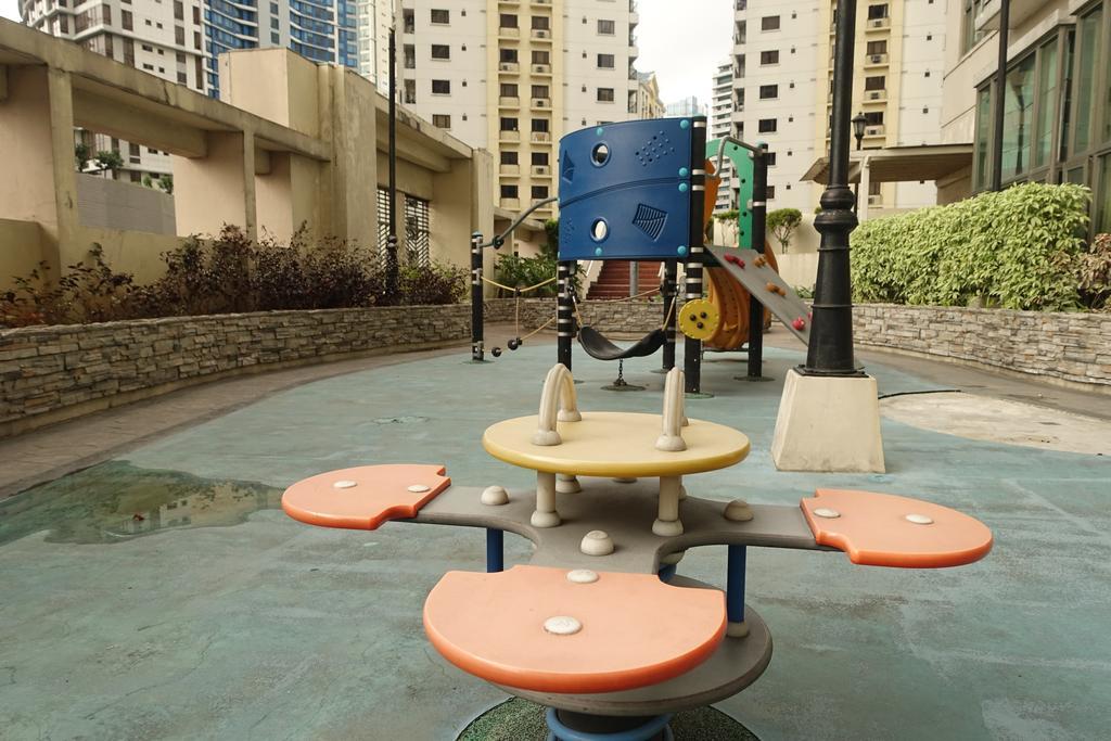 Luxury Condo At Forbeswood Parklane The Fort Bgc Makati City Buitenkant foto