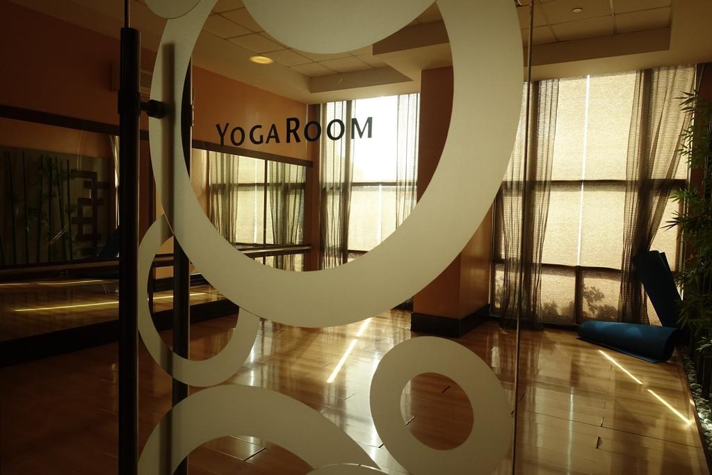 Luxury Condo At Forbeswood Parklane The Fort Bgc Makati City Buitenkant foto