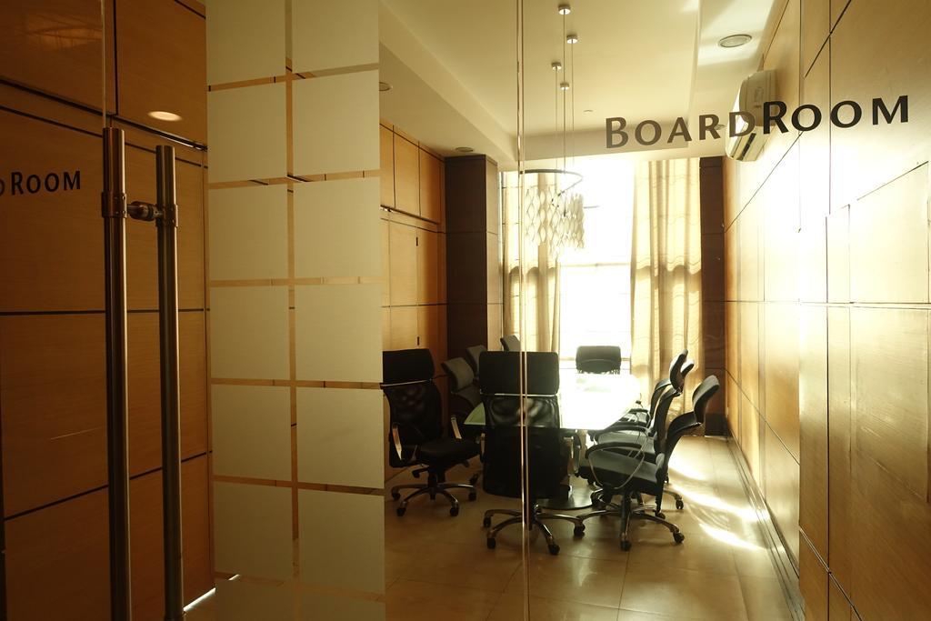 Luxury Condo At Forbeswood Parklane The Fort Bgc Makati City Buitenkant foto
