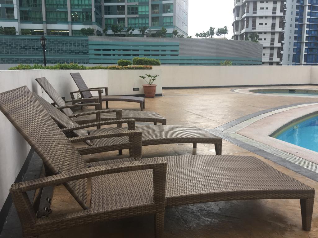Luxury Condo At Forbeswood Parklane The Fort Bgc Makati City Buitenkant foto